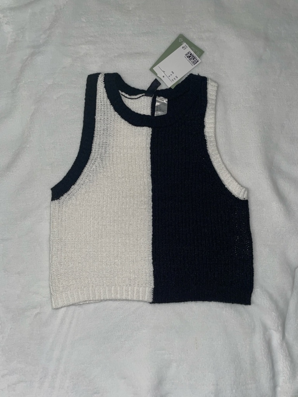 Divided H&M Colorblock Knit Crop Top in Black and White